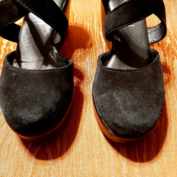 CORDANI CALZATURE DALLACE  Suede Button Wrapped Strap Heel Pump Size 37 Black - Picture 6 of 14